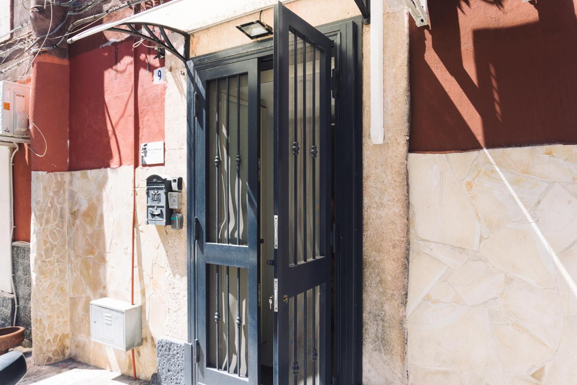 Dante House - By Holiday In The Ct Apartment Catania Exterior photo